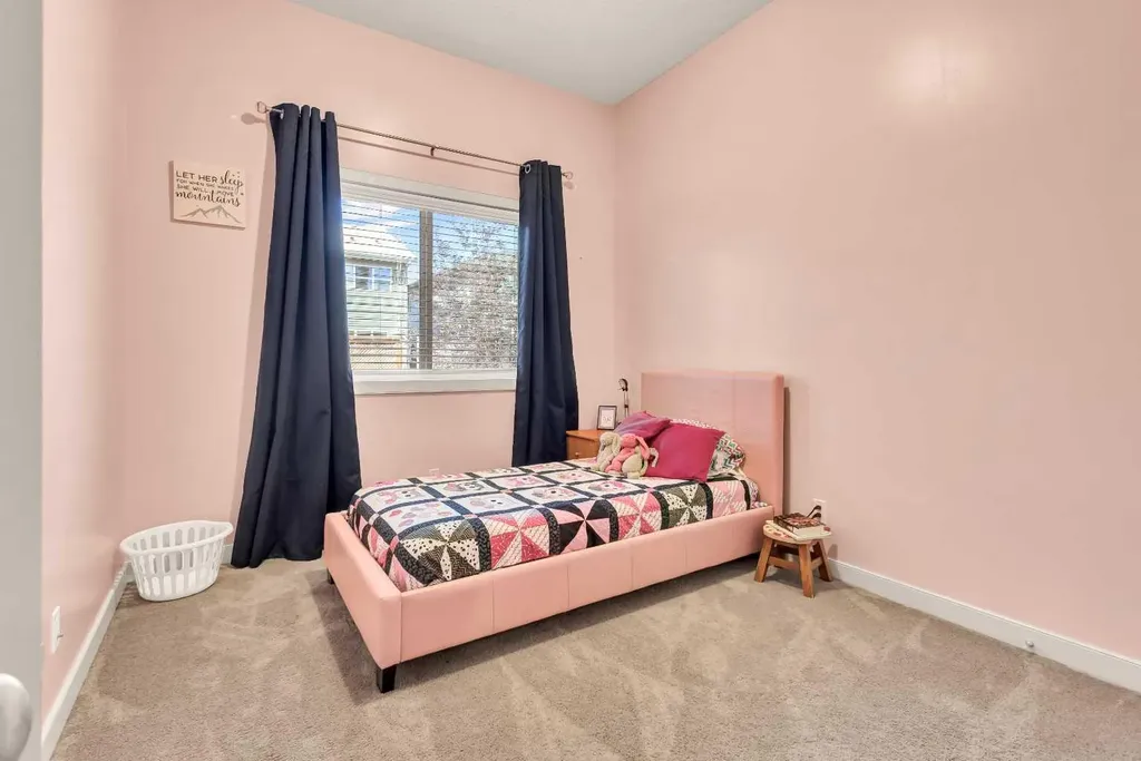 21 Evansfield Way NW Calgary AB T3P 0L1