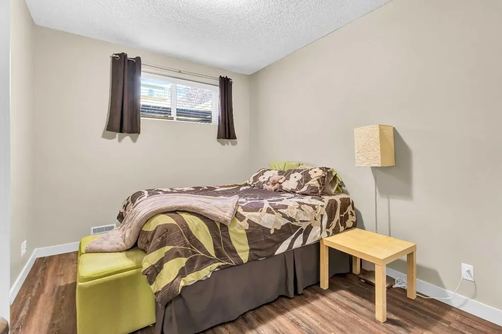 21 Evansfield Way NW Calgary AB T3P 0L1