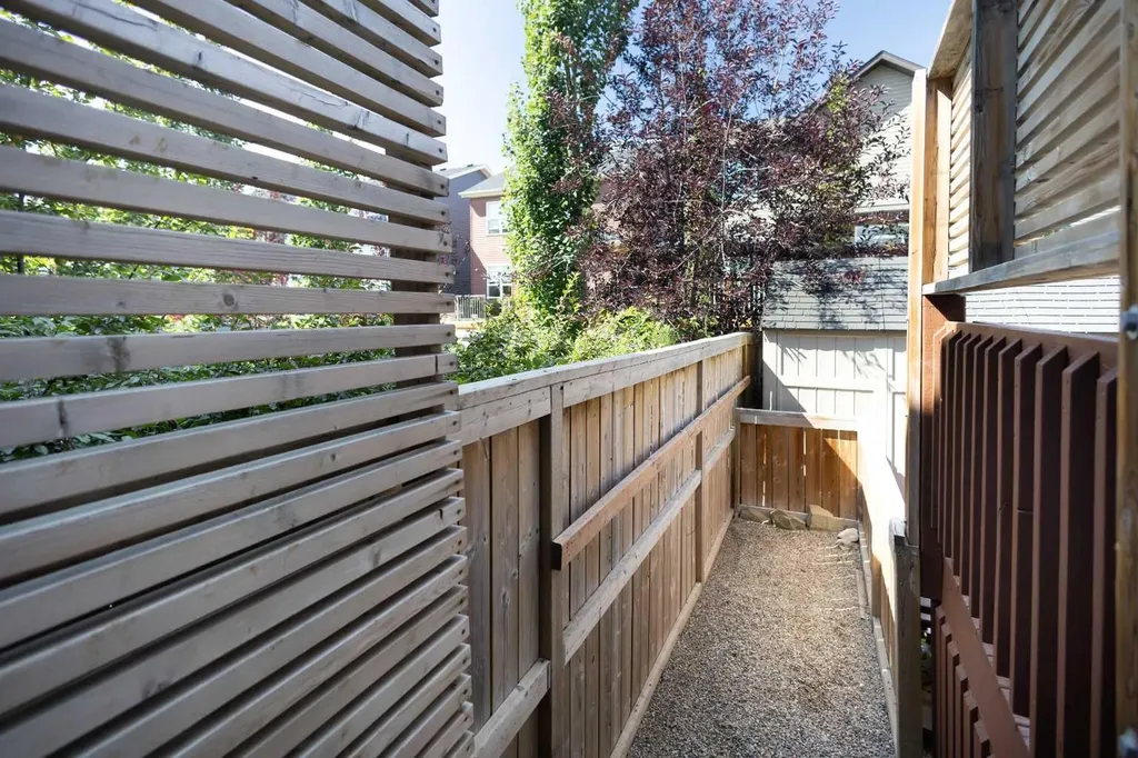 21 Evansfield Way NW Calgary AB T3P 0L1