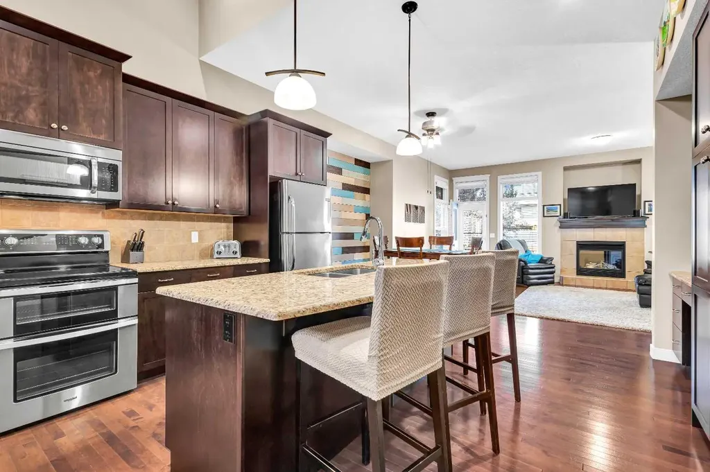 21 Evansfield Way NW Calgary AB T3P 0L1