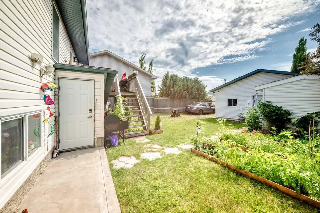 78 Drummond Avenue Red Deer AB T4R3A5