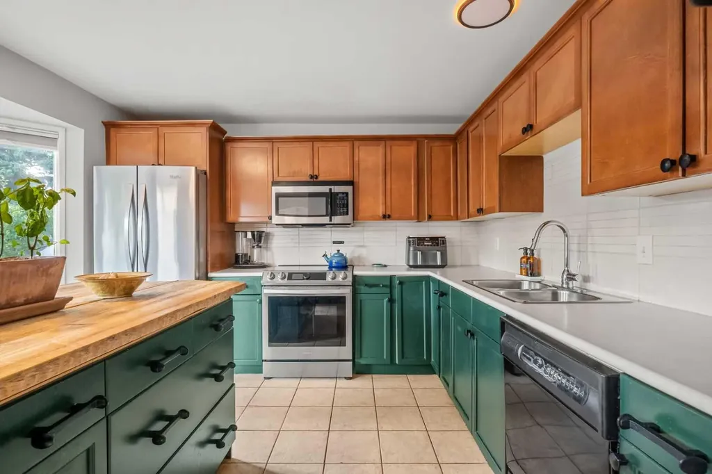 148 Woodridge Drive SW Calgary AB T2W 5M2