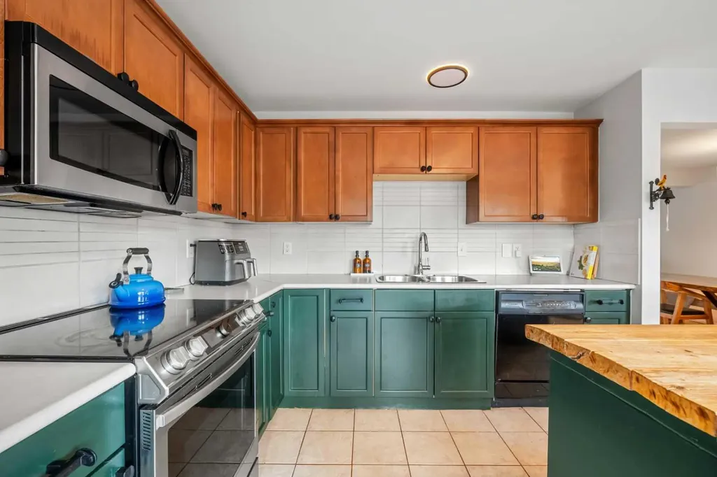 148 Woodridge Drive SW Calgary AB T2W 5M2