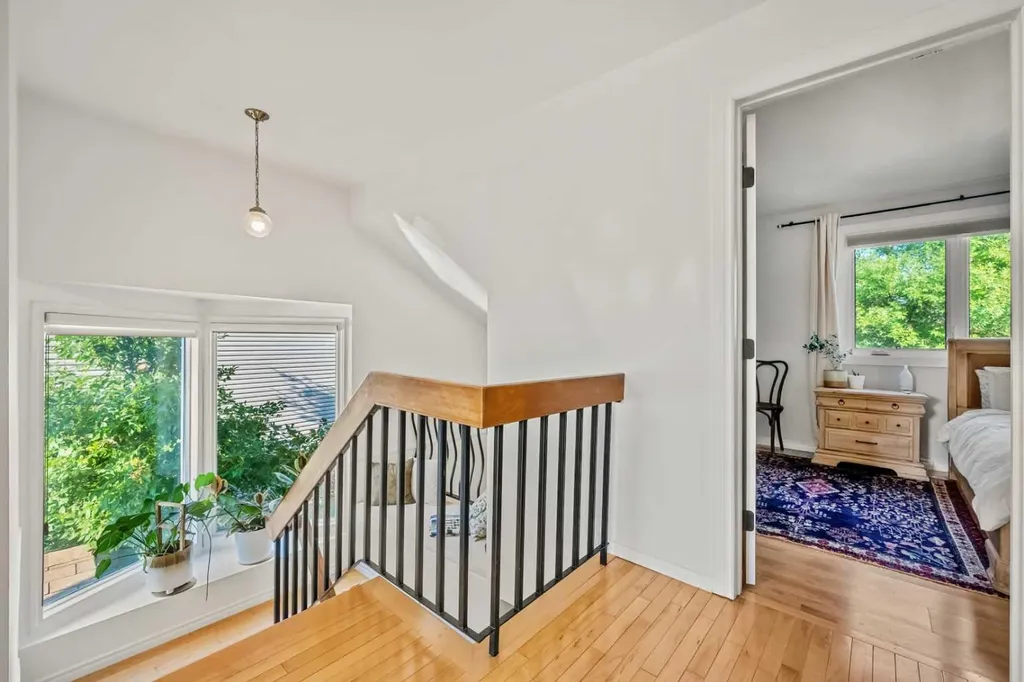 148 Woodridge Drive SW Calgary AB T2W 5M2
