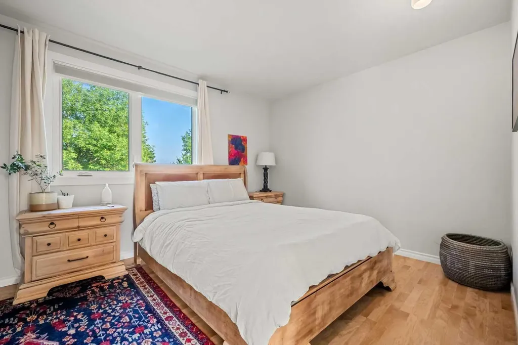 148 Woodridge Drive SW Calgary AB T2W 5M2
