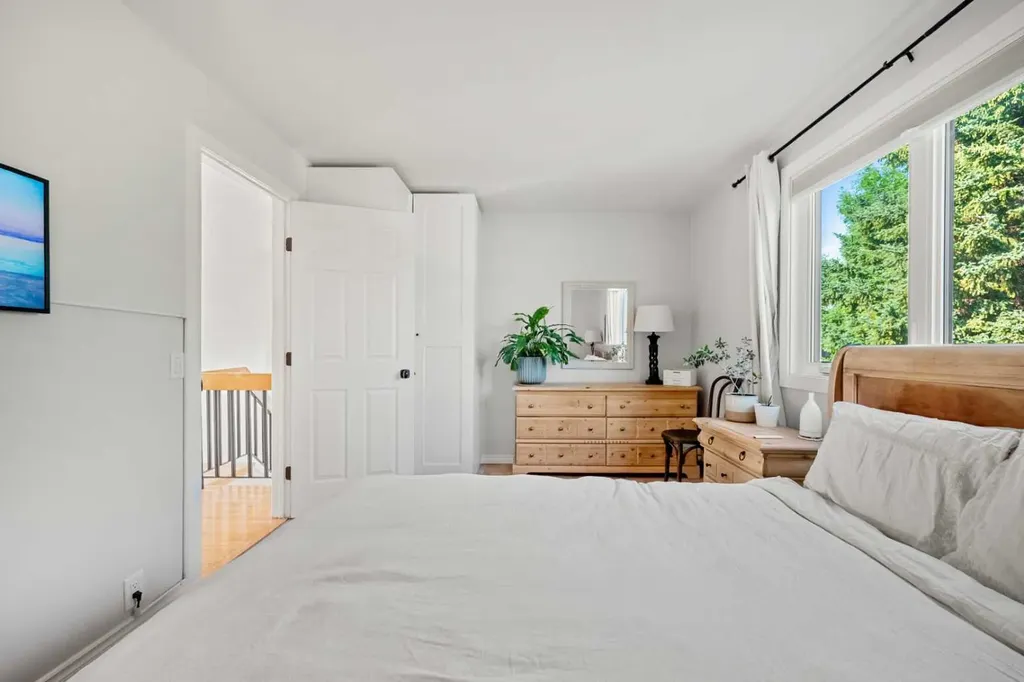 148 Woodridge Drive SW Calgary AB T2W 5M2