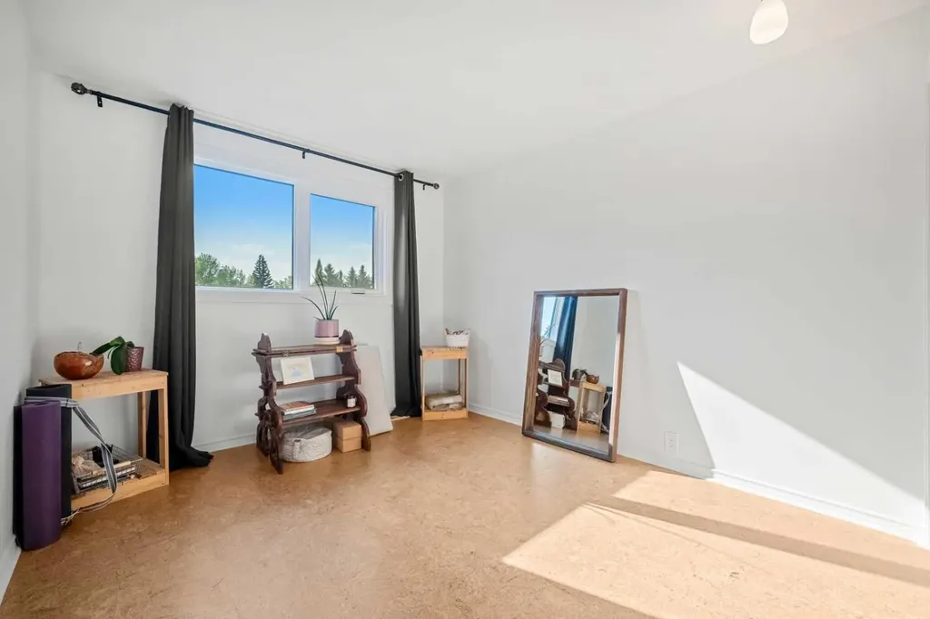 148 Woodridge Drive SW Calgary AB T2W 5M2