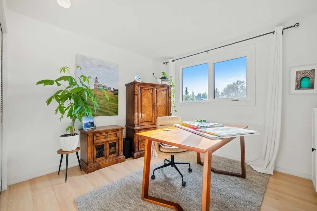 148 Woodridge Drive SW Calgary AB T2W 5M2