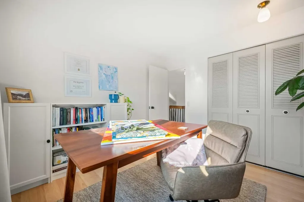 148 Woodridge Drive SW Calgary AB T2W 5M2