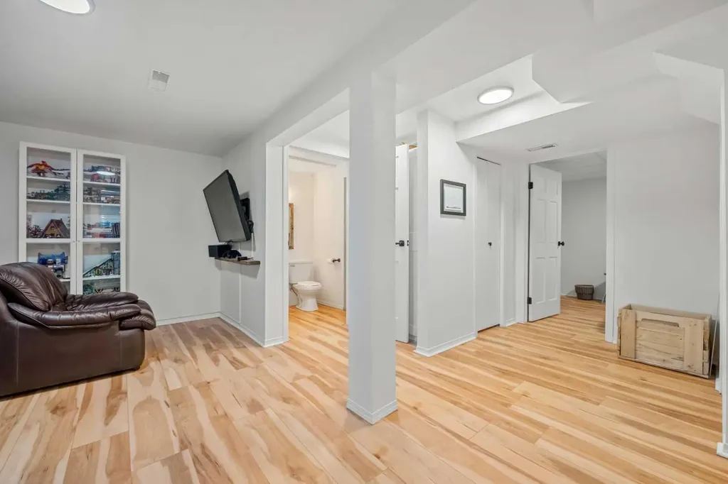 148 Woodridge Drive SW Calgary AB T2W 5M2