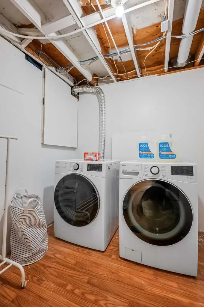 148 Woodridge Drive SW Calgary AB T2W 5M2
