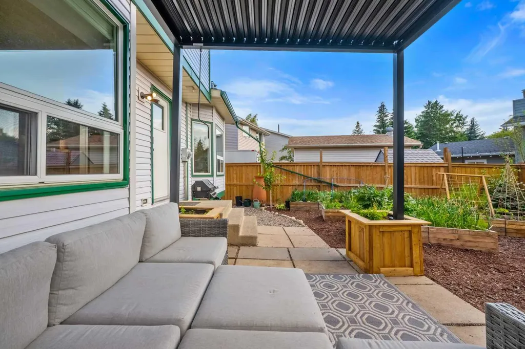 148 Woodridge Drive SW Calgary AB T2W 5M2
