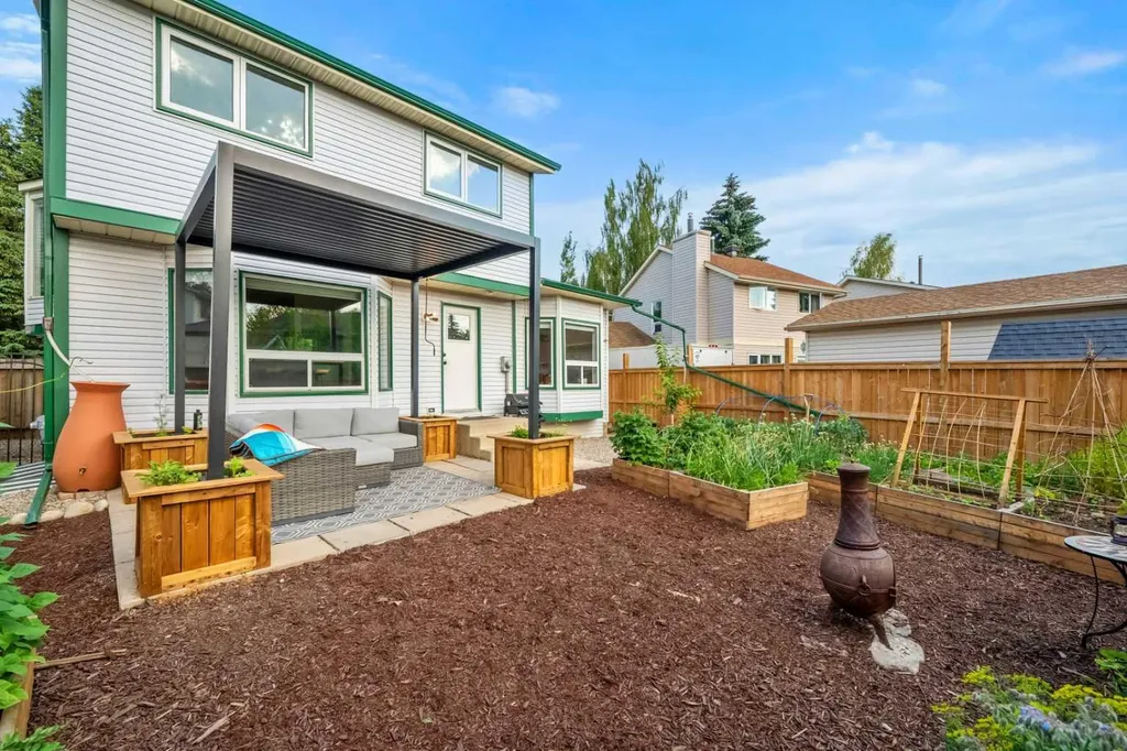 148 Woodridge Drive SW Calgary AB T2W 5M2