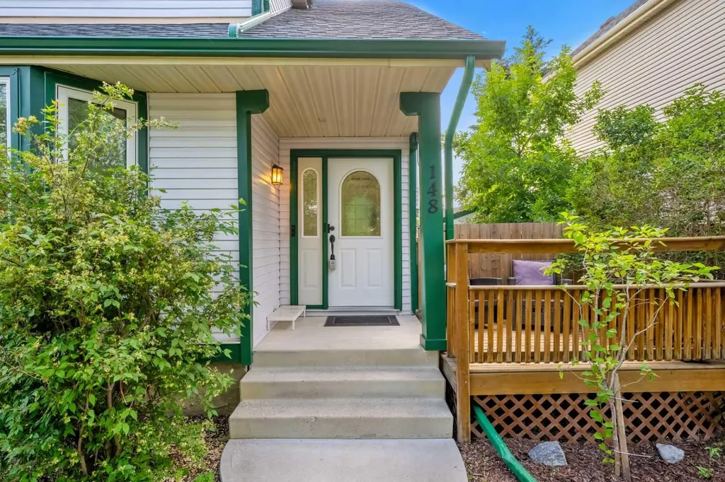 148 Woodridge Drive SW Calgary AB T2W 5M2