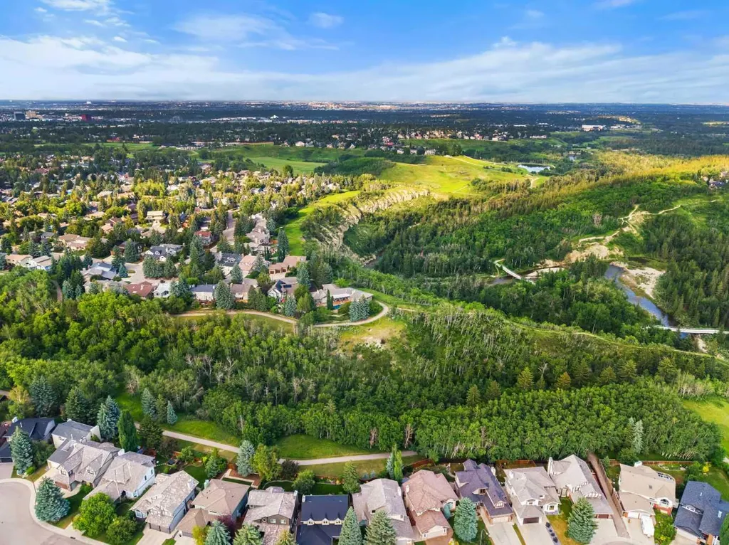 148 Woodridge Drive SW Calgary AB T2W 5M2
