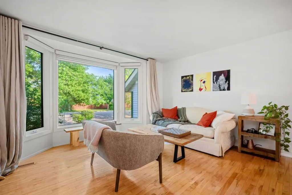 148 Woodridge Drive SW Calgary AB T2W 5M2