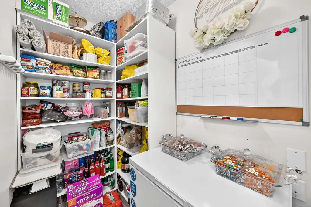 6635 25 Avenue NE Calgary AB T1Y7K9