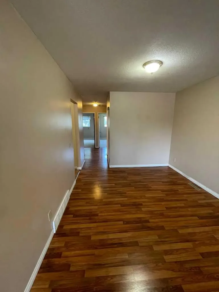 4222 40 Avenue NW Calgary AB T3A0X1