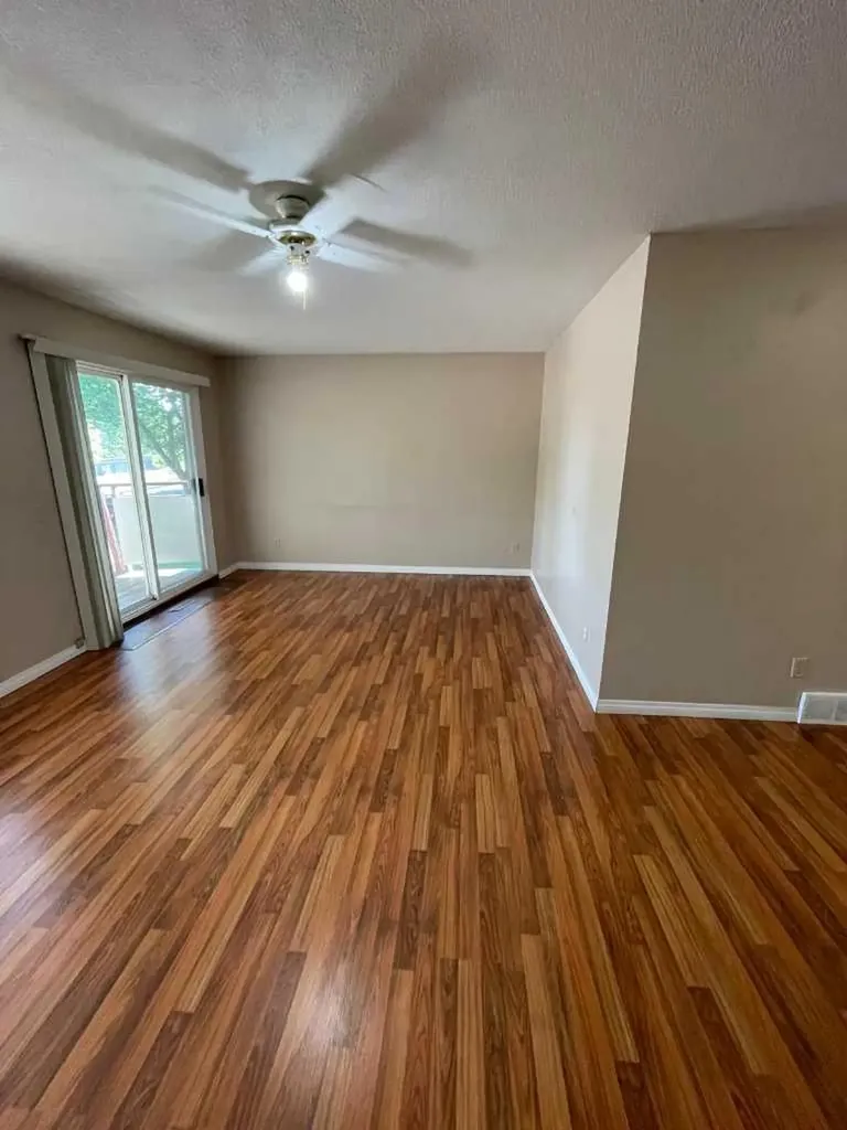 4222 40 Avenue NW Calgary AB T3A0X1