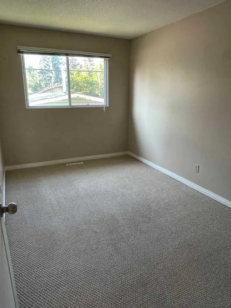 4222 40 Avenue NW Calgary AB T3A0X1