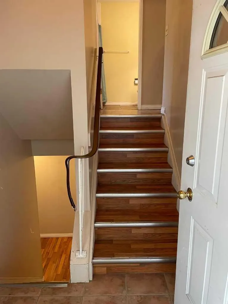 4222 40 Avenue NW Calgary AB T3A0X1
