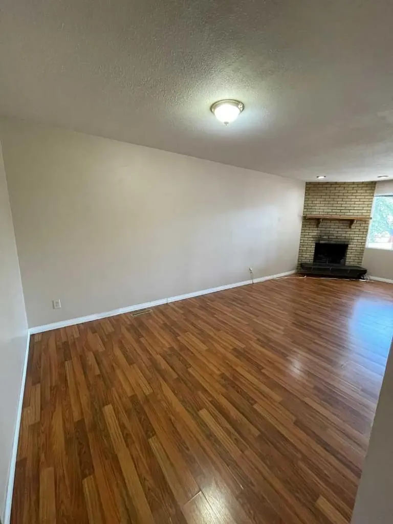 4222 40 Avenue NW Calgary AB T3A0X1