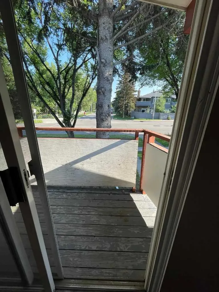 4222 40 Avenue NW Calgary AB T3A0X1