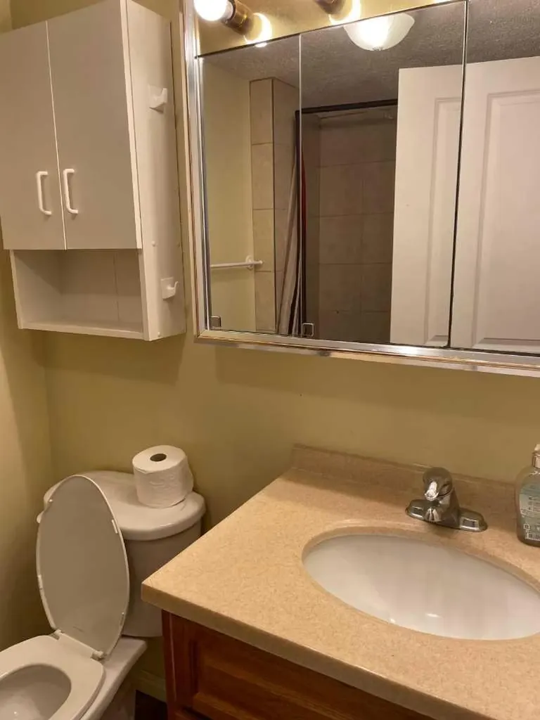 4222 40 Avenue NW Calgary AB T3A0X1