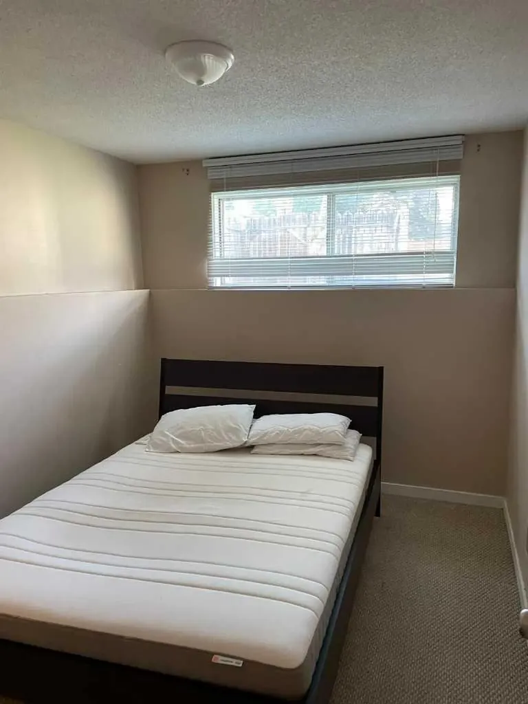 4222 40 Avenue NW Calgary AB T3A0X1