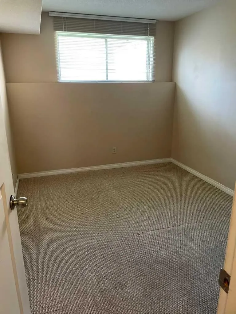 4222 40 Avenue NW Calgary AB T3A0X1