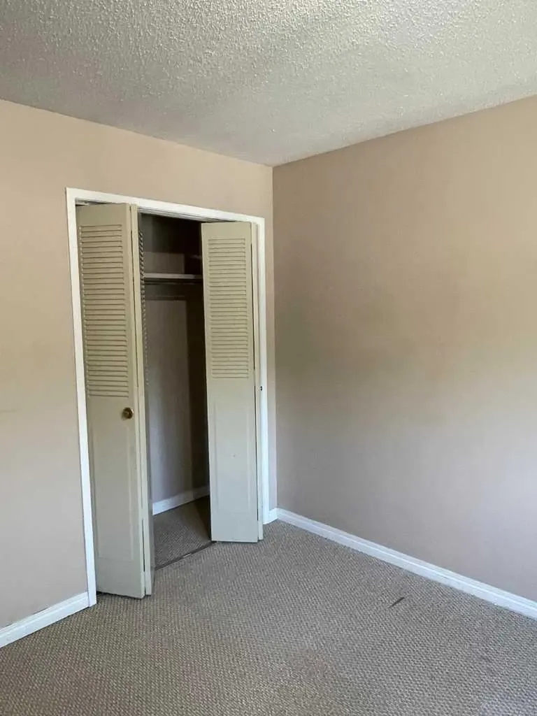 4222 40 Avenue NW Calgary AB T3A0X1