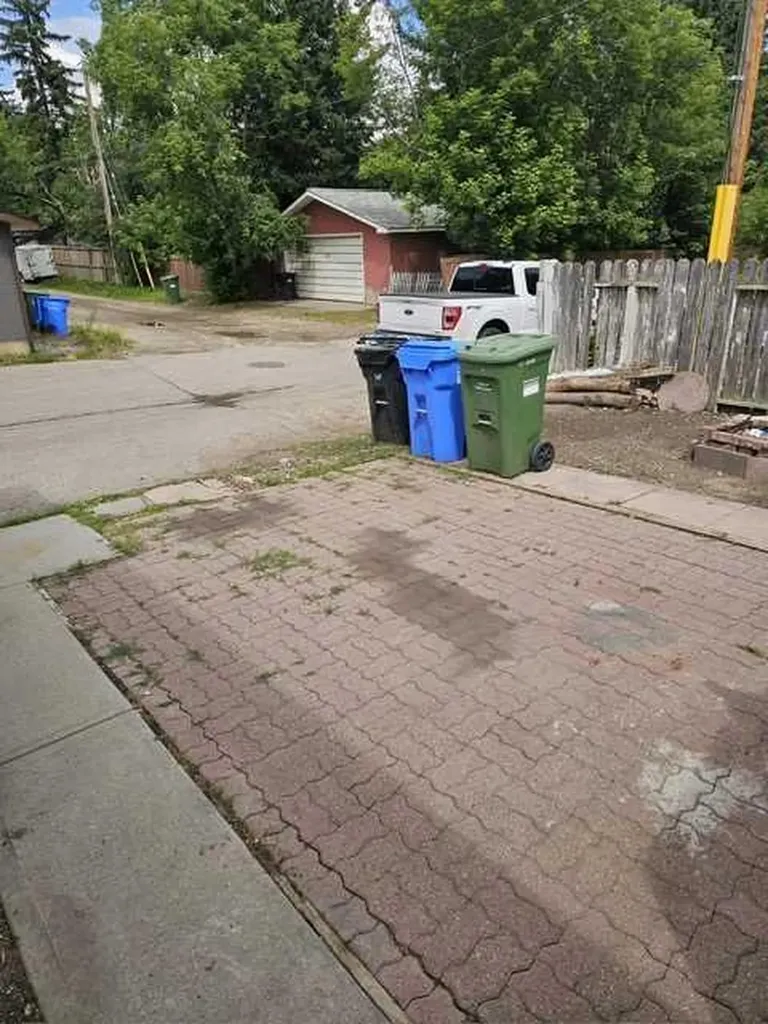 4222 40 Avenue NW Calgary AB T3A0X1