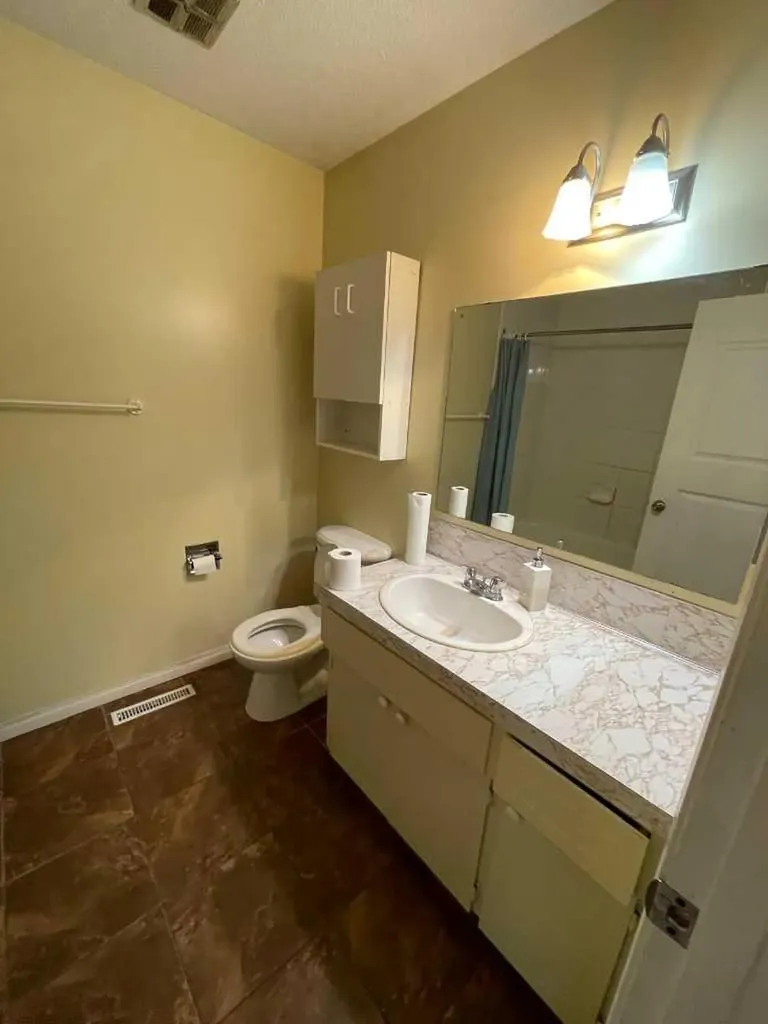 4222 40 Avenue NW Calgary AB T3A0X1