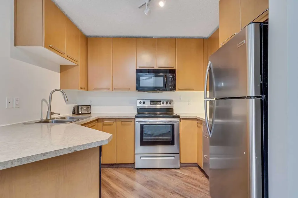 35 Richard Court SW Calgary AB T3E 7N9