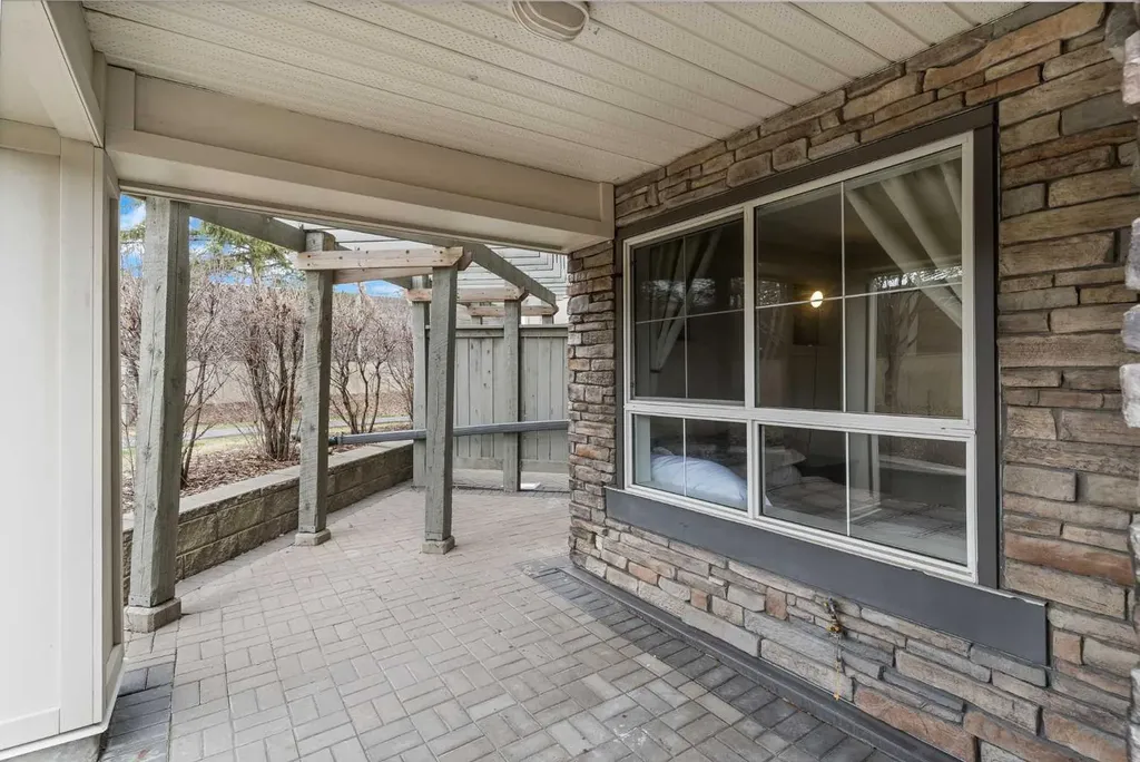 35 Richard Court SW Calgary AB T3E 7N9