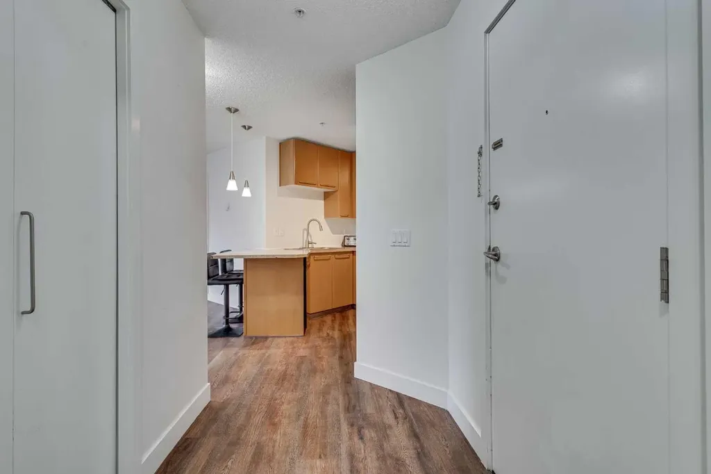 35 Richard Court SW Calgary AB T3E 7N9