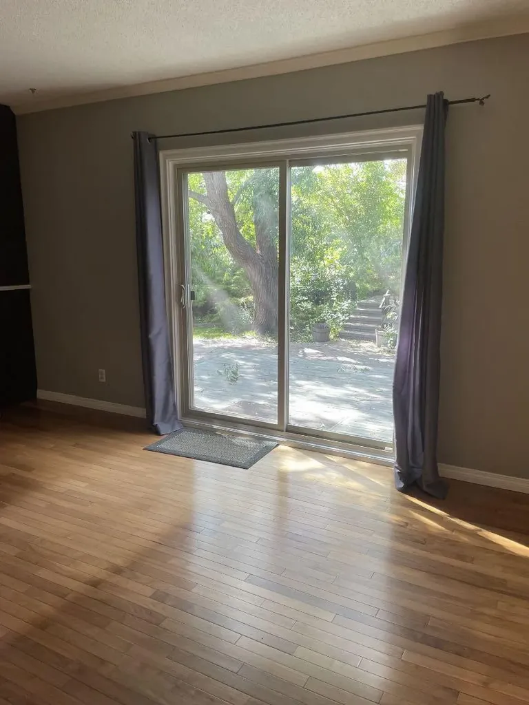 160 Hawkwood Way NW Calgary AB T3G 1X4