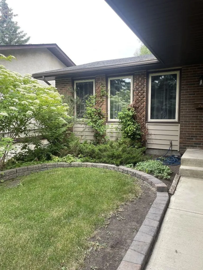 160 Hawkwood Way NW Calgary AB T3G 1X4