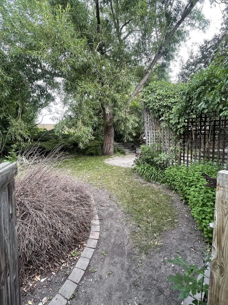 160 Hawkwood Way NW Calgary AB T3G 1X4