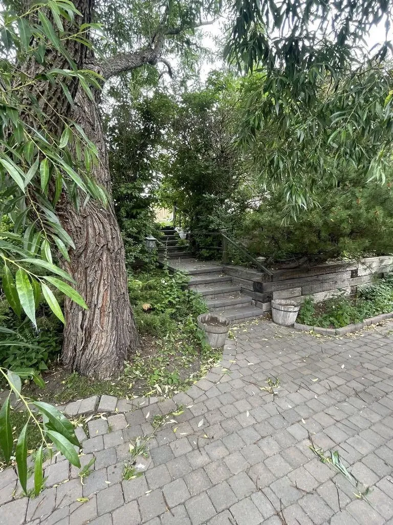 160 Hawkwood Way NW Calgary AB T3G 1X4