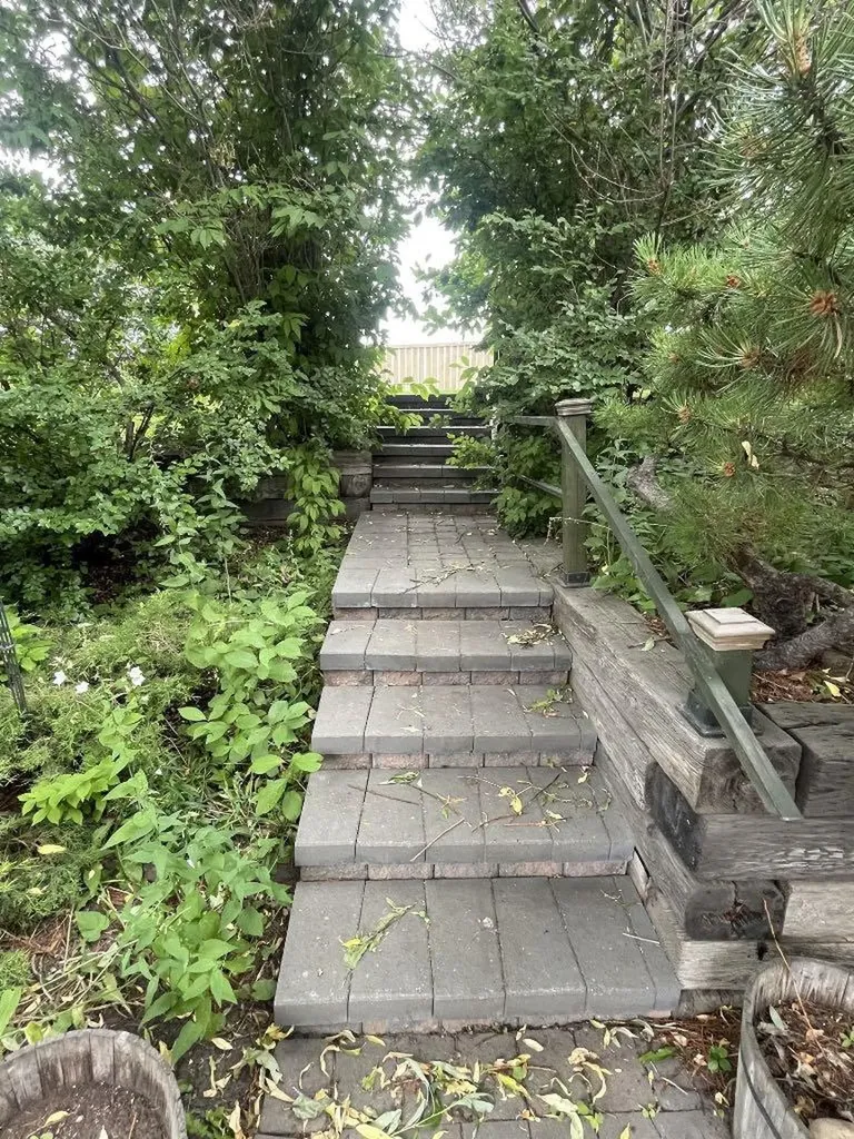 160 Hawkwood Way NW Calgary AB T3G 1X4