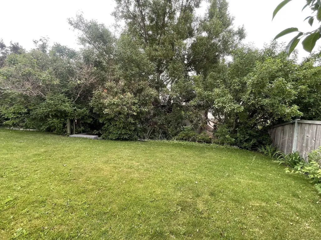160 Hawkwood Way NW Calgary AB T3G 1X4