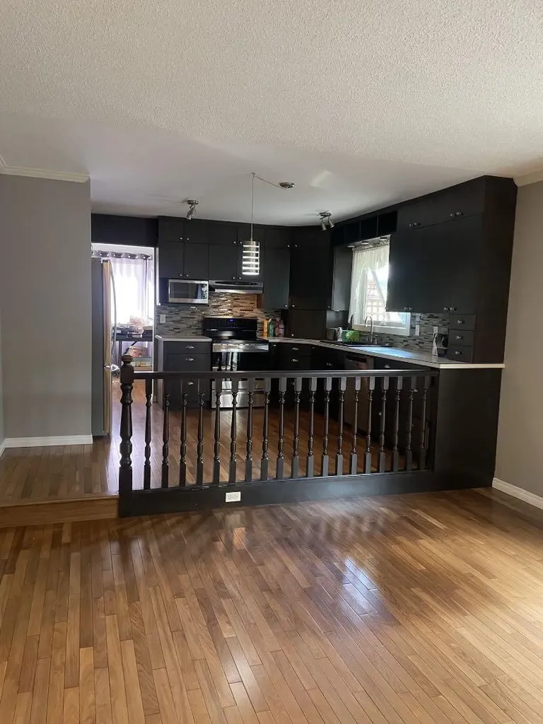 160 Hawkwood Way NW Calgary AB T3G 1X4