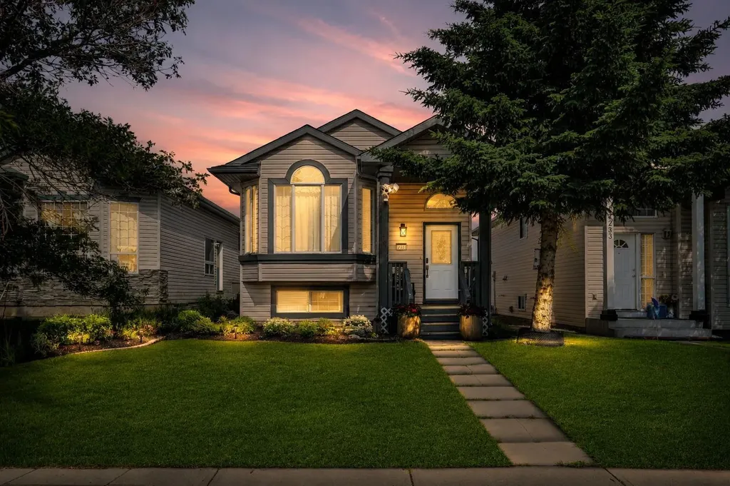 7237 Laguna Way NE Calgary AB T1Y 7B9