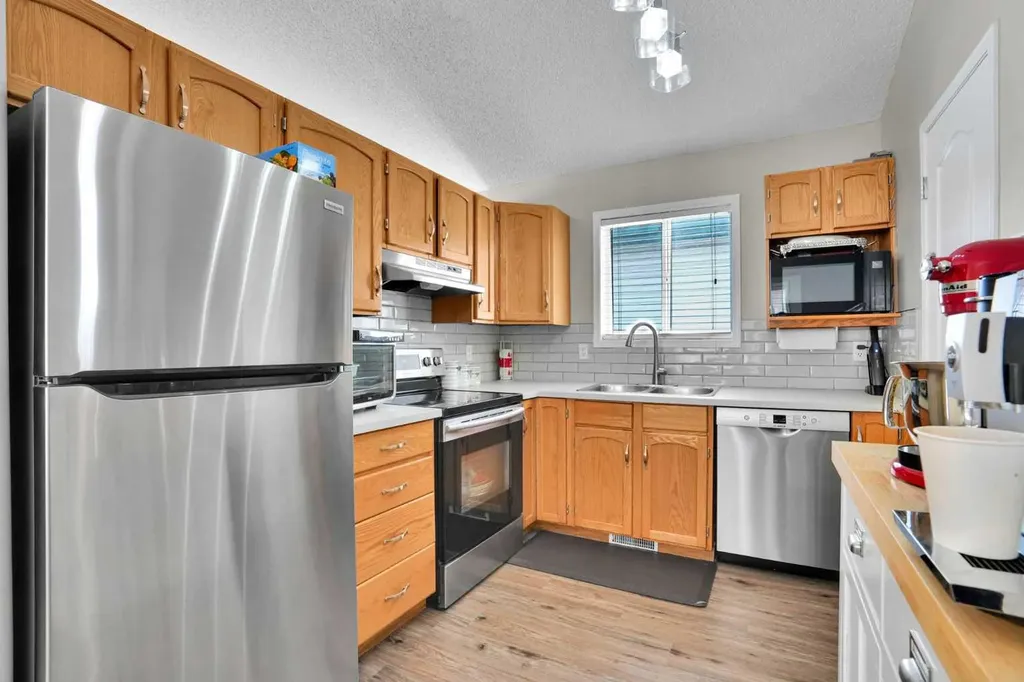 7237 Laguna Way NE Calgary AB T1Y 7B9