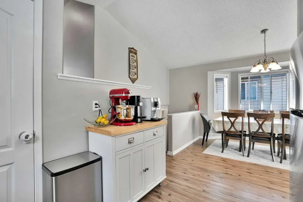 7237 Laguna Way NE Calgary AB T1Y 7B9