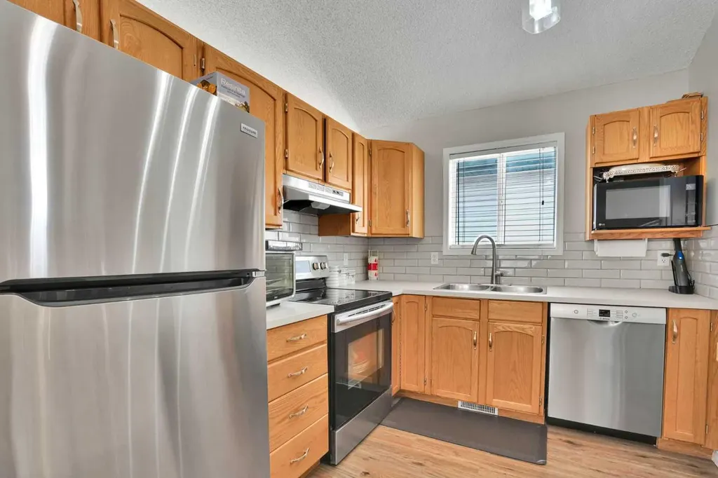 7237 Laguna Way NE Calgary AB T1Y 7B9