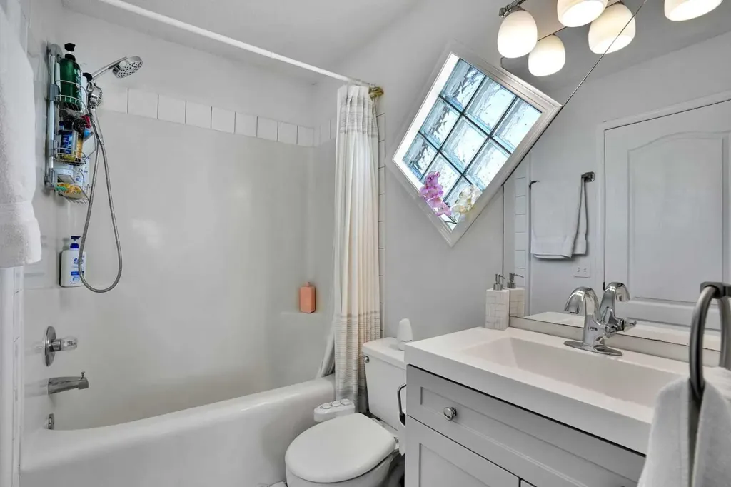 7237 Laguna Way NE Calgary AB T1Y 7B9