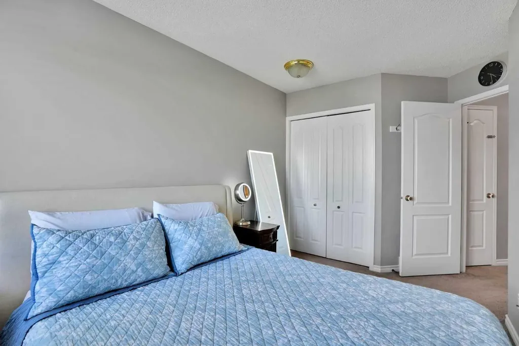 7237 Laguna Way NE Calgary AB T1Y 7B9