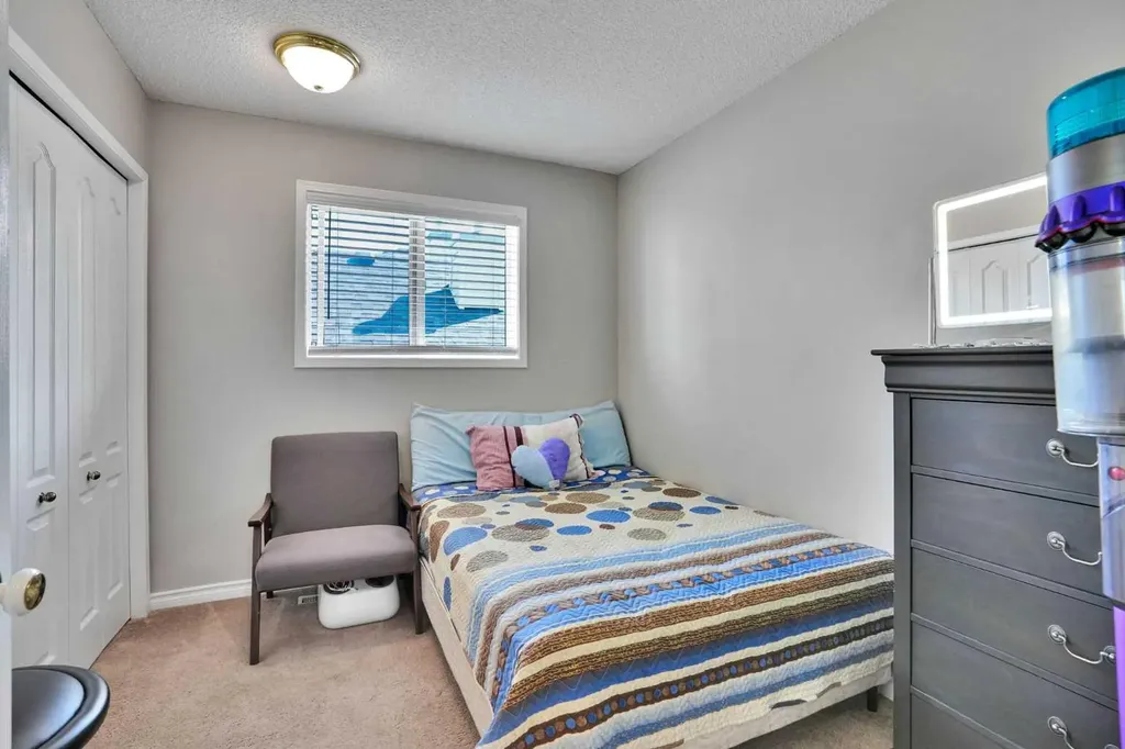 7237 Laguna Way NE Calgary AB T1Y 7B9